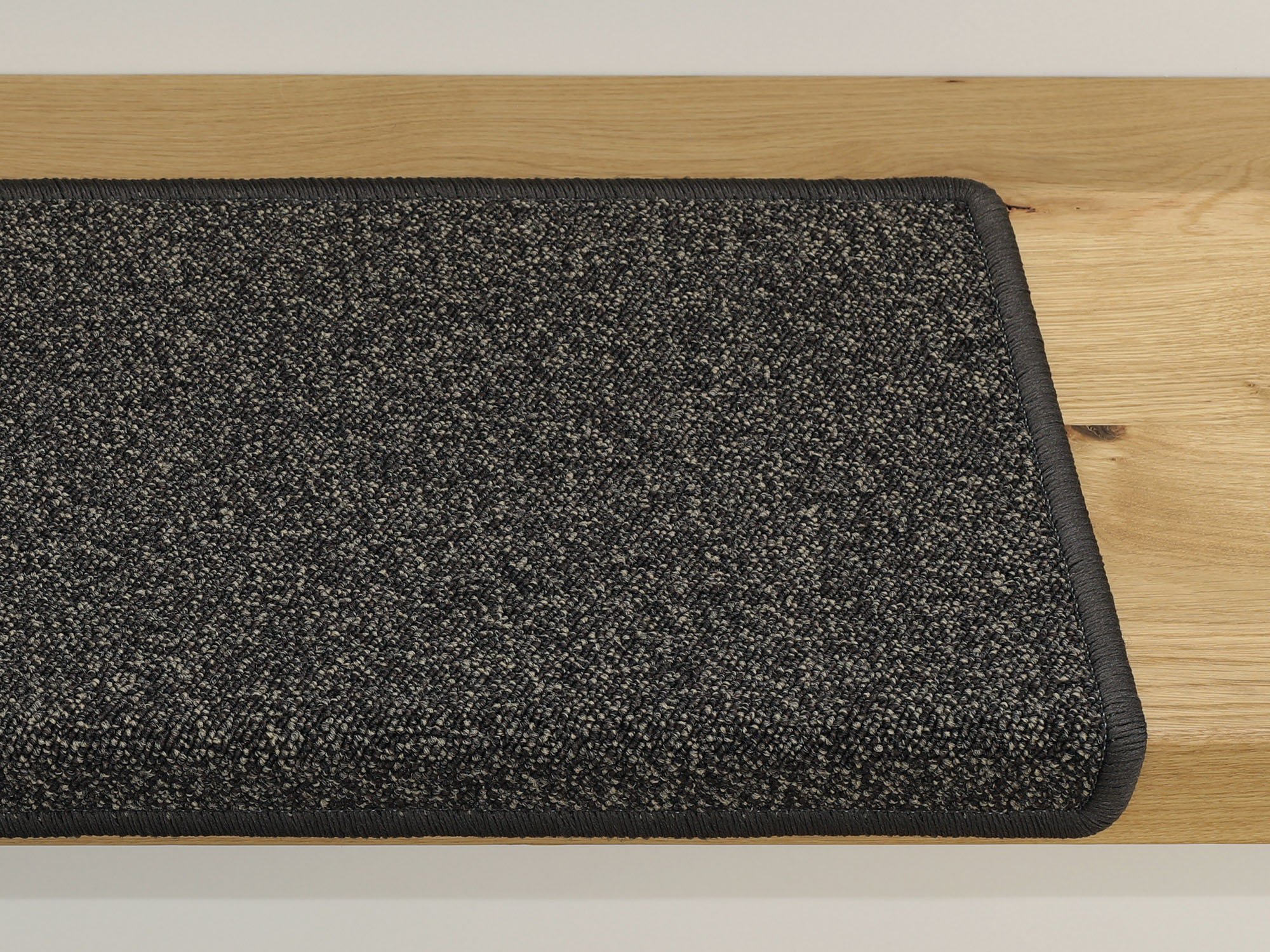 Ruxedo-Anteo-Kurzflor-Stufenmatte-Kettel-dark-brownSTBE_stufe-kettel