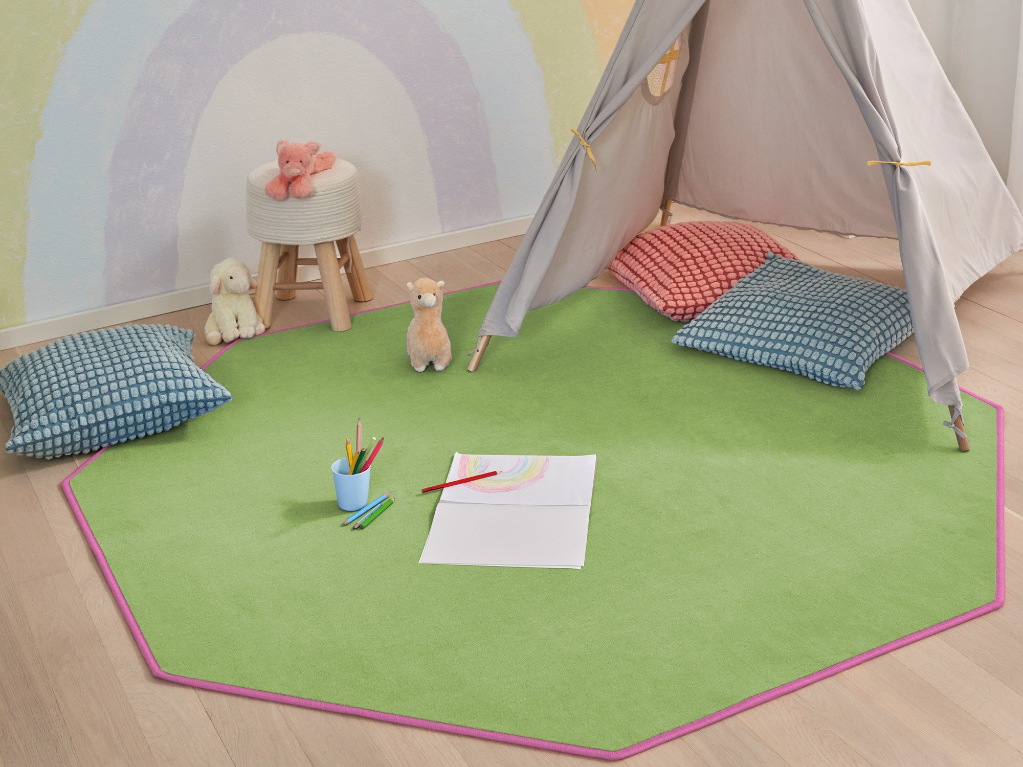 Ruxedo-Kurzflorteppich-Mauro-Uni-Gruen-Achteck-raumbild-Kinderzimmer-01
