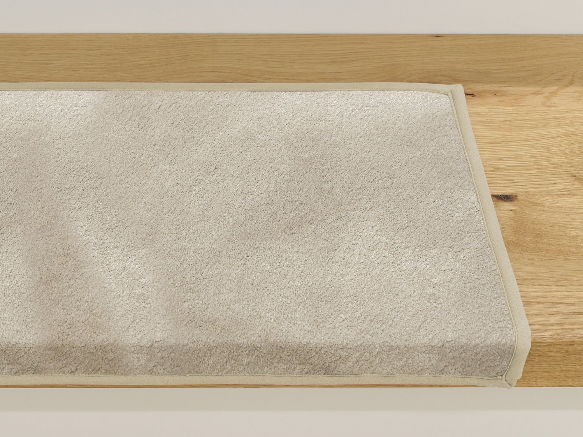 Ruxedo-Cecilia-Velours-Stufenmatte-Paspel-hermelinSTBE_stufe-paspel