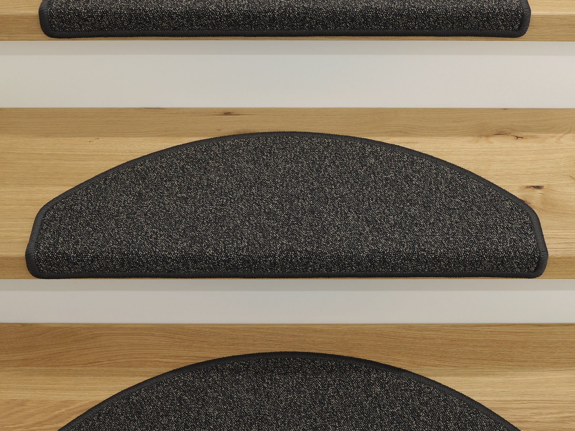 Ruxedo-Anteo-Kurzflor-Stufenmatte-Kettel-dark-brownSTAC_stufe-kettel