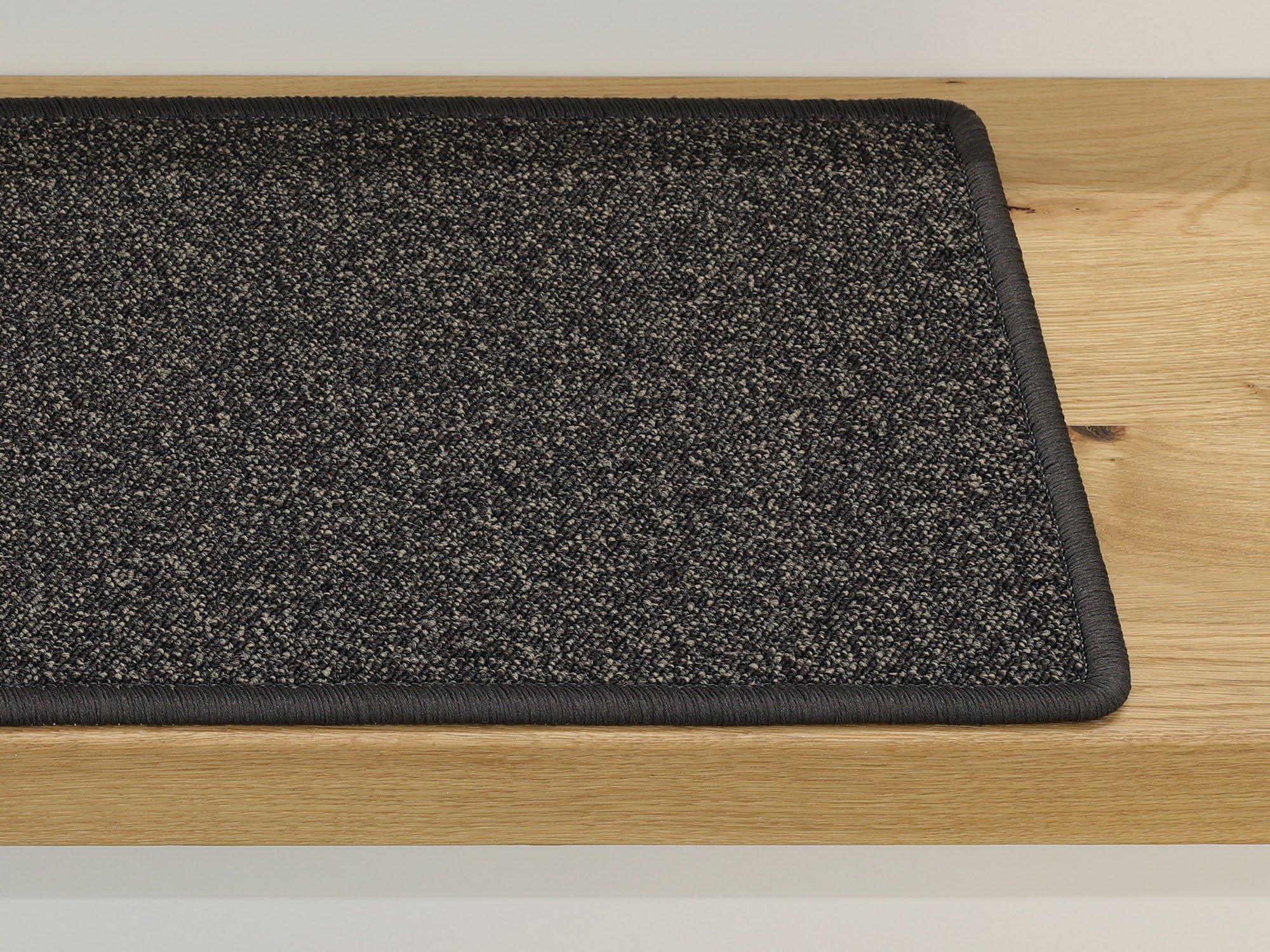 Ruxedo-Anteo-Kurzflor-Stufenmatte-Kettel-dark-brownSTOBE_stufe-kettel