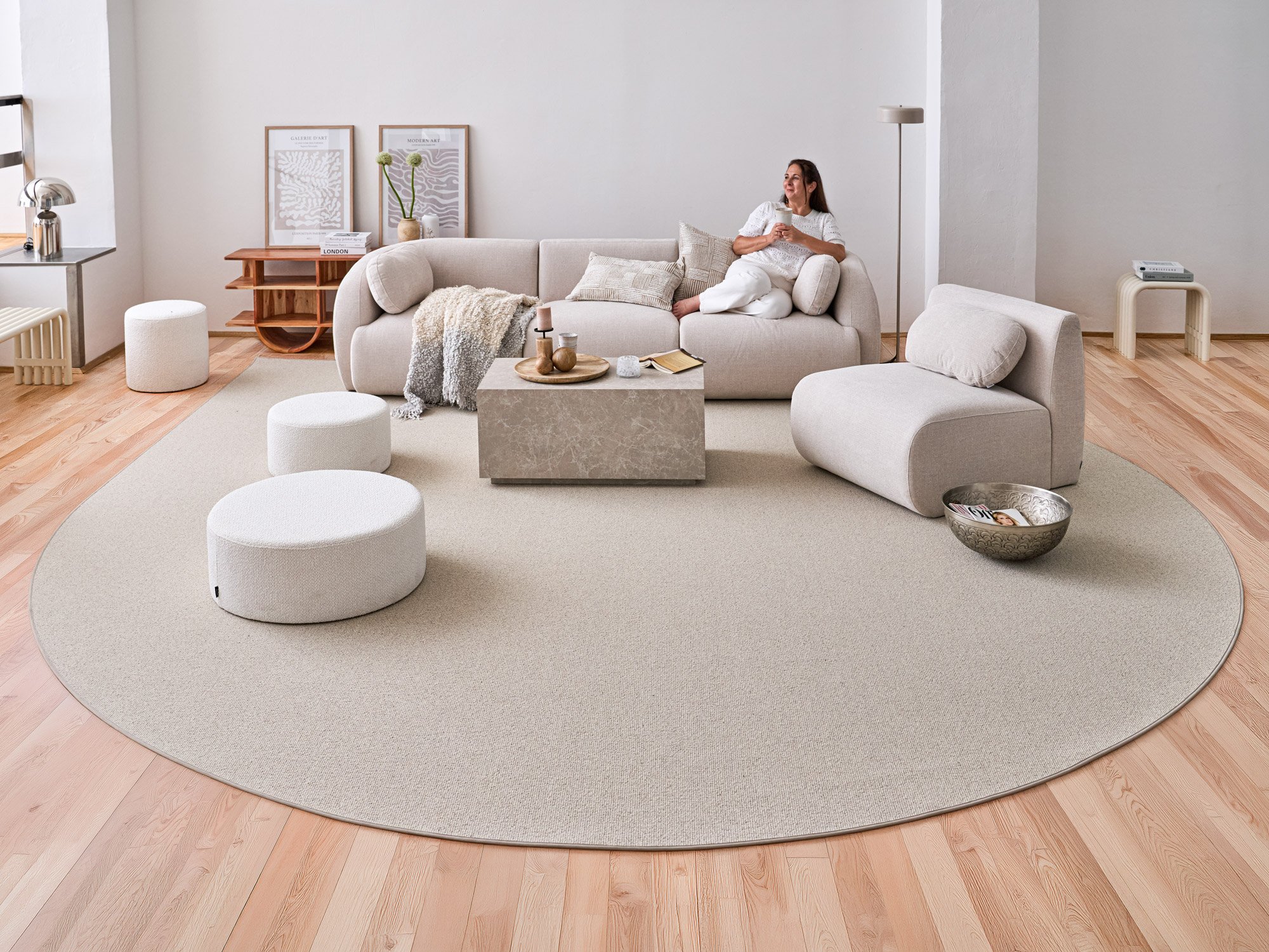 Ruxedo-Wollteppich-Temara-Organische-Form-Drop-Beige-Paspelierung-Raumbild-Wohnzimmer-01
